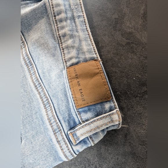 AE Next Level High-Waisted Denim Short Short | Size 6 | Light Bright Indigo - Picture 4 of 8